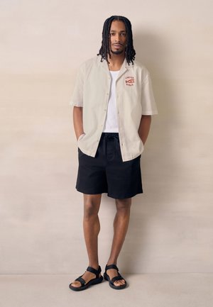 Next, REGULAR FIT - TEXTURED SHORT SLEEVE SHIRT . - Skjorter - white lobster