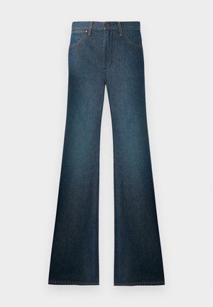 Jean en denim bleu foncé à taille haute avec une jambe évasée, fermeture avant à boutons, passants pour ceinture et poches avant.