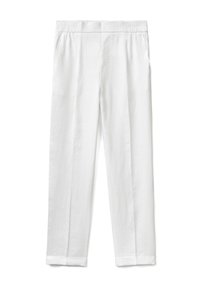 Białe lniane spodnie z elastycznym pasem, posiadające dwie boczne kieszenie oraz prosty krój nogawków. Brak widocznych wzorów lub akcentów.