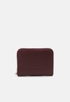 EMBOSSED LOGO ZIP WALLET - Pénztárca - oxblood