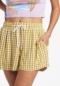 Billabong DAY TRIPPER MIT ELASTISCHEM BUND - Shorts - yellow