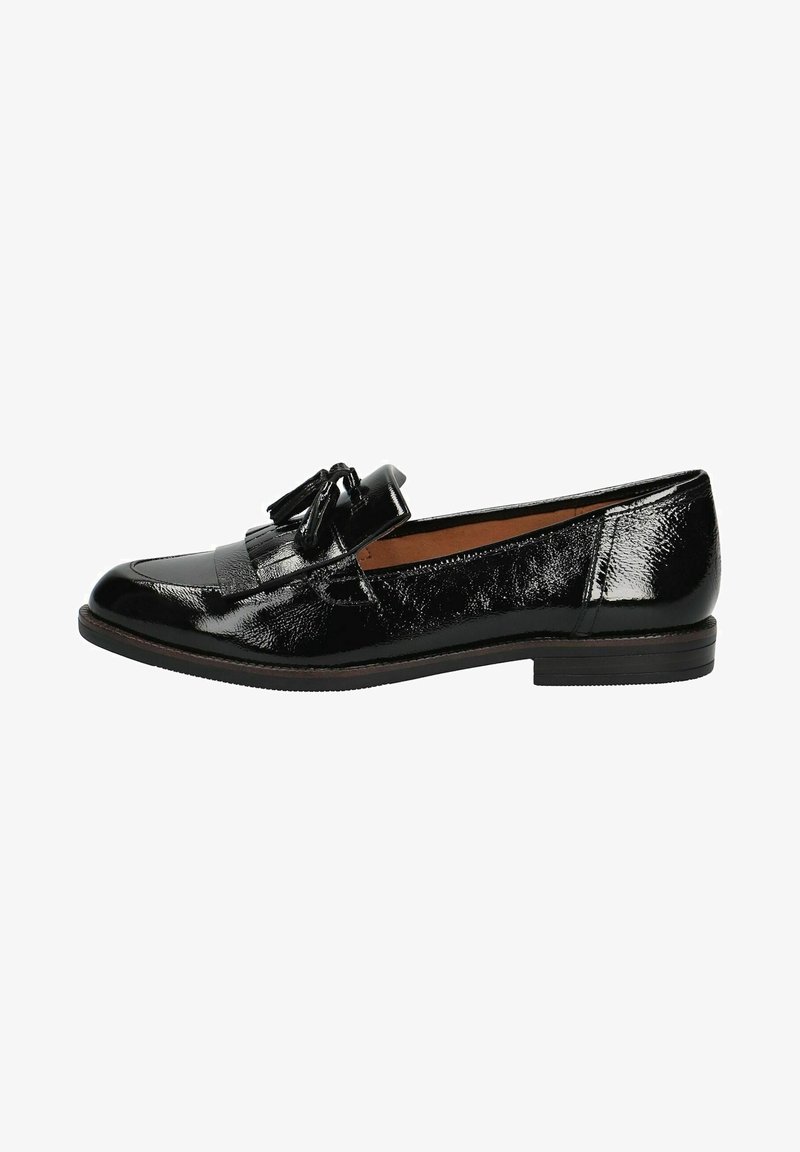 Mocassin en cuir verni noir avec pompons, talon bas et détails à franges, présenté sur un fond blanc.
