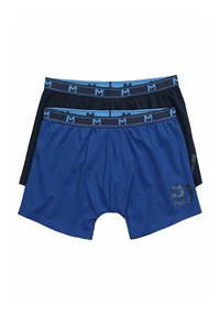 Due coppie di boxer: una blu scuro e l'altra blu brillante. Ognuna presenta un elastico con logo e un numero sui boxer blu brillanti.