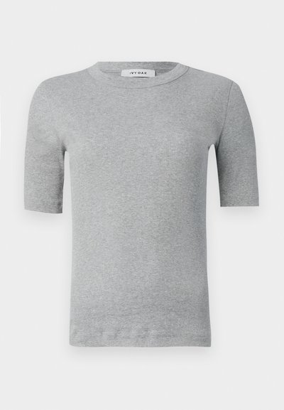 Camiseta cinza de manga curta feita de tecido canelado. Apresenta um decote redondo e um design ajustado com bordas limpas e detalhes mínimos.