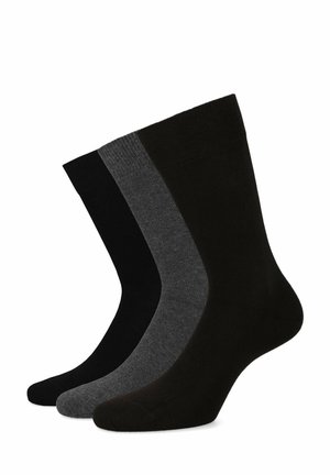 Trzy pary skarpet załogowych w kolorze czarnym, ciemnoszarym i jasnoszarym. Każda para ma gładką teksturę i prążkowany ściągacz.