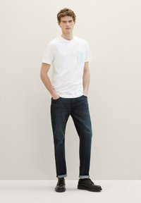 TOM TAILOR MIT DETAIL - Camiseta estampada - white