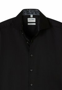 Schwarzes Langarmhemd, körperbetontes Design, mit einem floral gemusterten Innenkragen, fünf schwarzen Knöpfen auf der Vorderseite, glatte Textur.