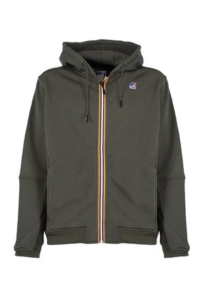 Felpa con cappuccio color verde oliva con zip frontale caratterizzata da strisce gialle, arancioni e bianche. Dispone di cappuccio con coulisse e orlo a coste.