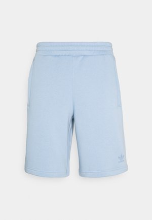 Pantalones cortos deportivos azul claro hechos de tela suave, con una cintura elástica, bolsillos laterales y un logo sutil cerca del dobladillo.