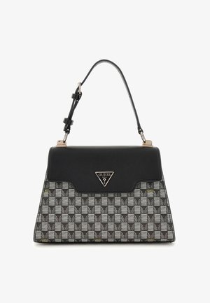 Czarna torba w biało-czarny wzór o usystematyzowanej konstrukcji, z teksturowanym dnem, błyszczącym czarnym klapkiem i akcentem w złotym kolorze z logo.