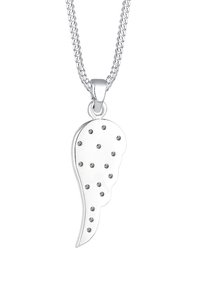 Pendentif en argent en forme d'aile avec des points en relief, attaché à une chaîne en argent. Le design met en avant une texture lisse et élégante.