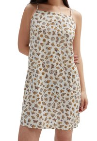 Sateen-liukupuku, jossa on valkoinen pohja ja monivärinen kukka- ja paisley-kuvio. Säädettävät ohuet olkaimet ja rento istuvuus.