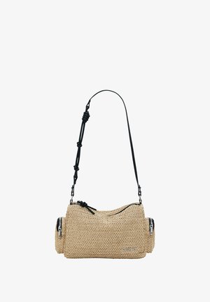 Borsa a tracolla intrecciata beige con tracolla nera regolabile, due tasche con zip e logo del marchio. Tessuto testurizzato con forma rettangolare.
