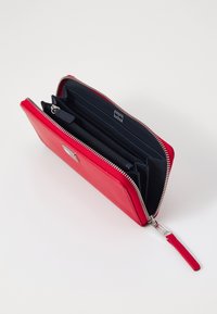 Tommy Jeans PILLOW LARGE  - Piniginė - red hot