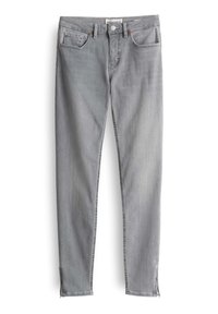 Jeans en denim gris avec une coupe slim, équipés d'une fermeture éclair à la cheville, de cinq poches et de surpiqûres contrastées. Le tissu a une texture douce et usée.