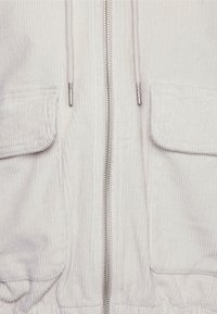 ONLY Chaqueta fina - beige
