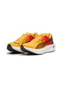 Puma DEVIATE NITRO
 - Scarpe da corsa su strada - sun stream sunset glow white