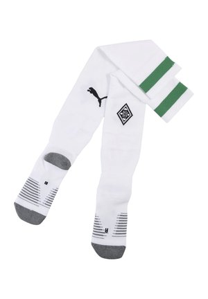 Białe sportowe skarpety do kolan z szarymi palcami i piętami, zielone pasy u góry, logo Puma oraz czarny diamentowy emblemat po bokach.