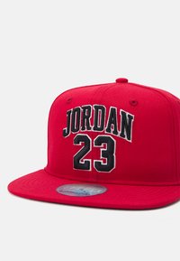 Jordan JAN FLATBRIM UNISEX - Naģene - red