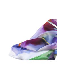 Foulard in seta caratterizzato da una combinazione di colori viola, blu e verde con motivi floreali astratti; texture morbida e design leggero.