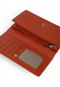 Portafoglio in pelle di un ricco arancione con finitura texturizzata. Dotato di scomparto con zip, più slot per carte e una finestra trasparente per l'ID.