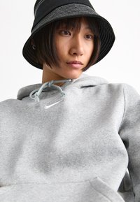 Thumbnail Image 5