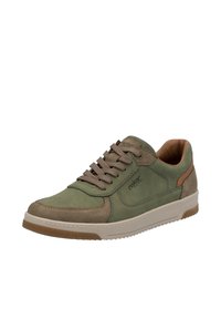 Grüner Sneaker mit glatten und Wildlederpanelen, runder Zehenform, Schnürung vorne, hellbraunen Akzenten und einer weißen Gummisohle mit strukturiertem Grip.