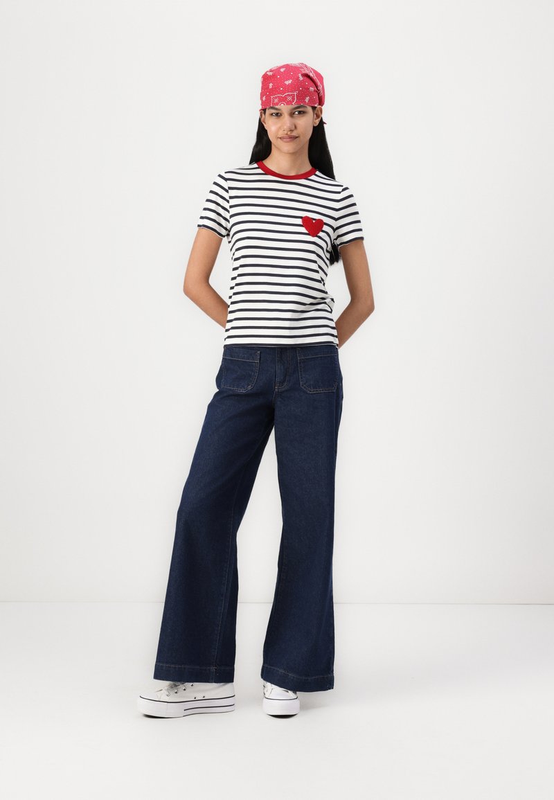 ONLY Women's ONLBONE Reg S/S Heart Top Box Jrs - Maglietta