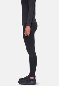 Sorte tettsittende leggings med en jevn tekstur, med et geometrisk mønster på lårene, sammen med sorte tursko med logo-detalj.