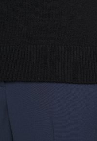 Theory Sweter
