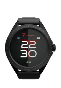 Zwarte smartwatch met ronde wijzerplaat, digitale weergave van de tijd en het batterijpictogram. Achtergrond met geometrisch patroon en een gestructureerde zwarte band.