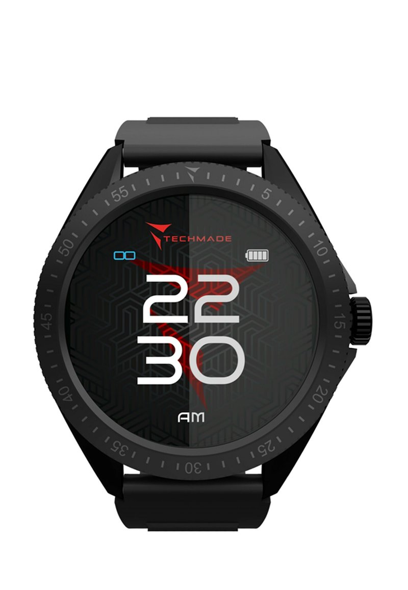 Zwarte smartwatch met ronde wijzerplaat, digitale weergave van de tijd en het batterijpictogram. Achtergrond met geometrisch patroon en een gestructureerde zwarte band.