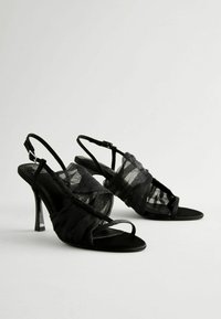 Next Pahkluukinnisega rihmikud - black