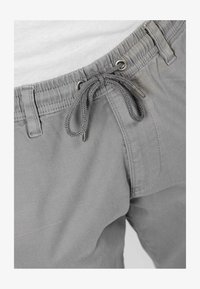 Unausgewählt, light grey