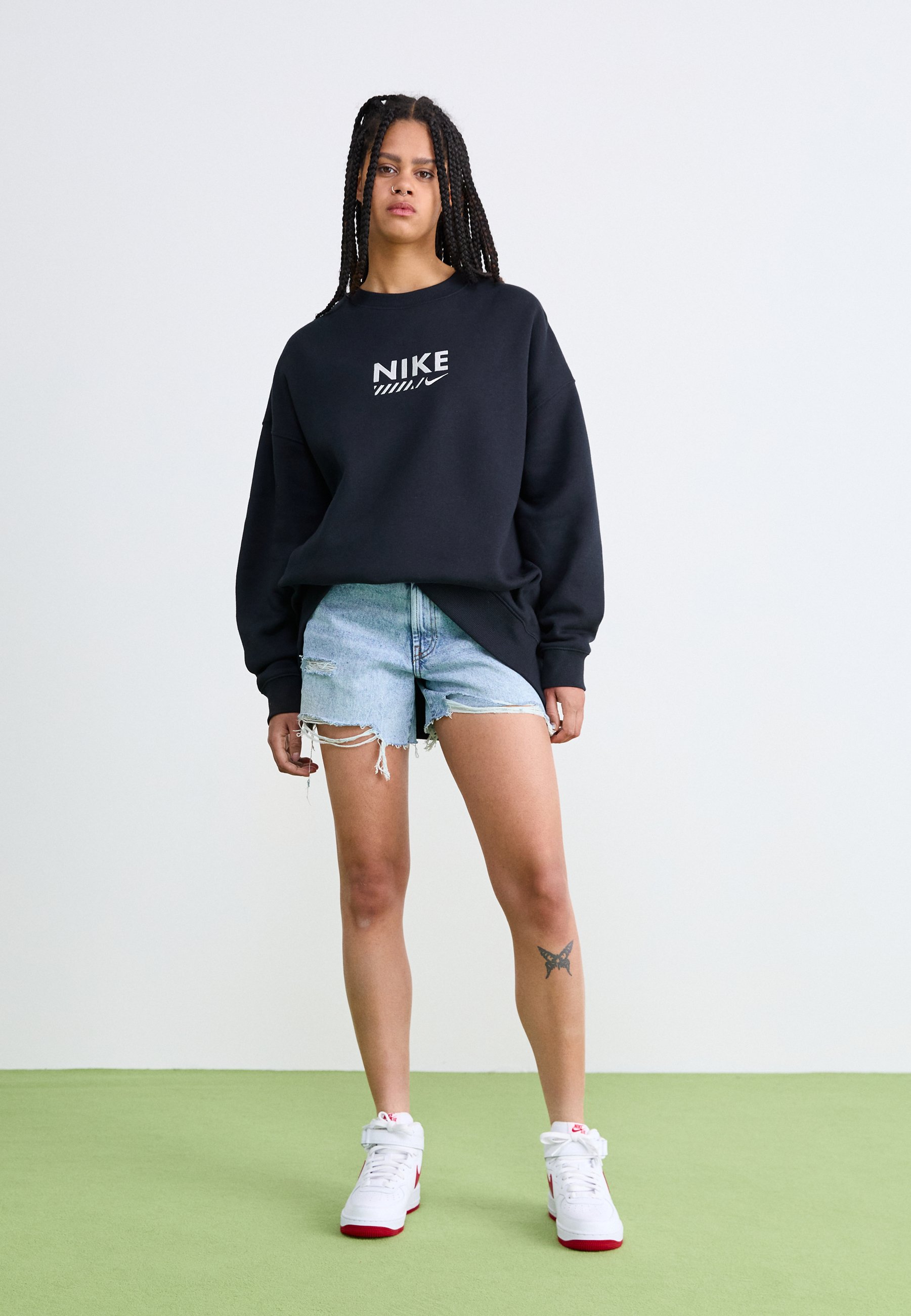 oversized black nike sweatshirt
