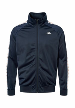 Marine blauwe zip-up sportjas van glad materiaal, met contrasterende witte zijkanten en oranje logo's, hoge kraag en geribbelde manchetten.