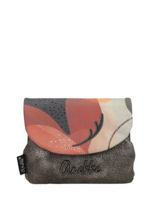Piccolo portafoglio pieghevole con base scura testurizzata, patta floreale astratta multicolore, dettagli con strass e "Anekke" ricamato sul davanti.