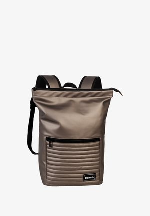 Grijze, gevoerde rugzak gemaakt van glad materiaal. Beschikt over een hoofdvak met ritssluiting en een voorvak met ritssluiting met een geribbelde textuur. Zwarte schouderbanden.