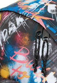 Eastpak DAY PAK'R - Mochila - bold city color