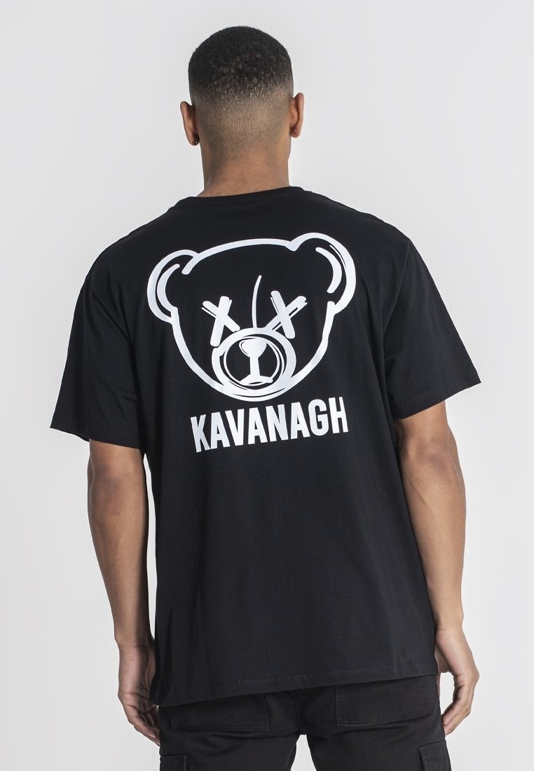 Černé bavlněné tričko s bílou grafikou medvědí tváře s očima ve tvaru X a textem "KAVANAGH" pod ním, volný střih.