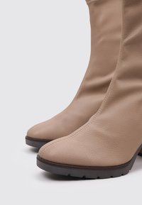 Sandra Fontán VALEN - Botines con plataforma - beige