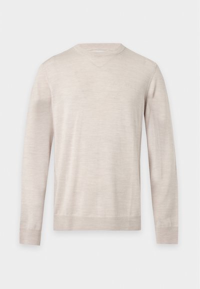 Pull beige clair à manches longues et col rond, avec poignets et ourlet côtelés, présenté sur un fond clair uni.