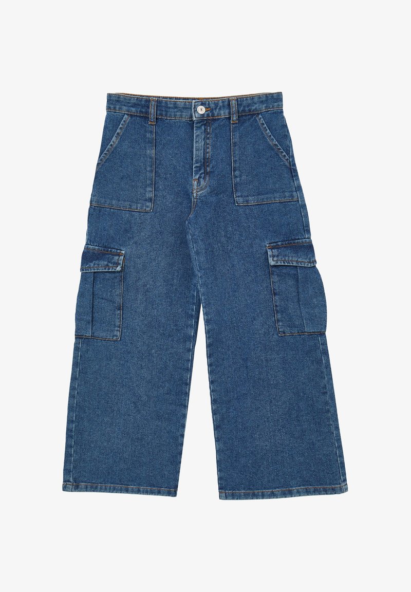 Pantaloni cargo in denim blu con vita alta, cinque tasche e stile a gamba larga. Presentano cuciture a contrasto e chiusura con bottone.