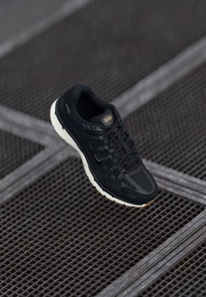 P 6000 - Sneakers - black/metallic gold-coloured grain/sail