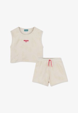 Ensemble de top court et short de couleur crème avec un motif de feuille texturé, avec le logo rouge "KENZO PARIS" et un cordon de serrage rose sur le short.