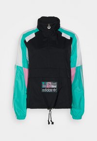 Černá větrovka s tyrkysovými, bílými a růžovými detaily. Má vysoký límec, poloviční zip, přední kapsu a elastické manžety.