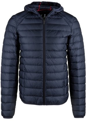 Chaqueta acolchada azul marino con cierre delantero, capucha y diseño acolchado. Presenta una textura suave y un forro interior rojo en contraste.