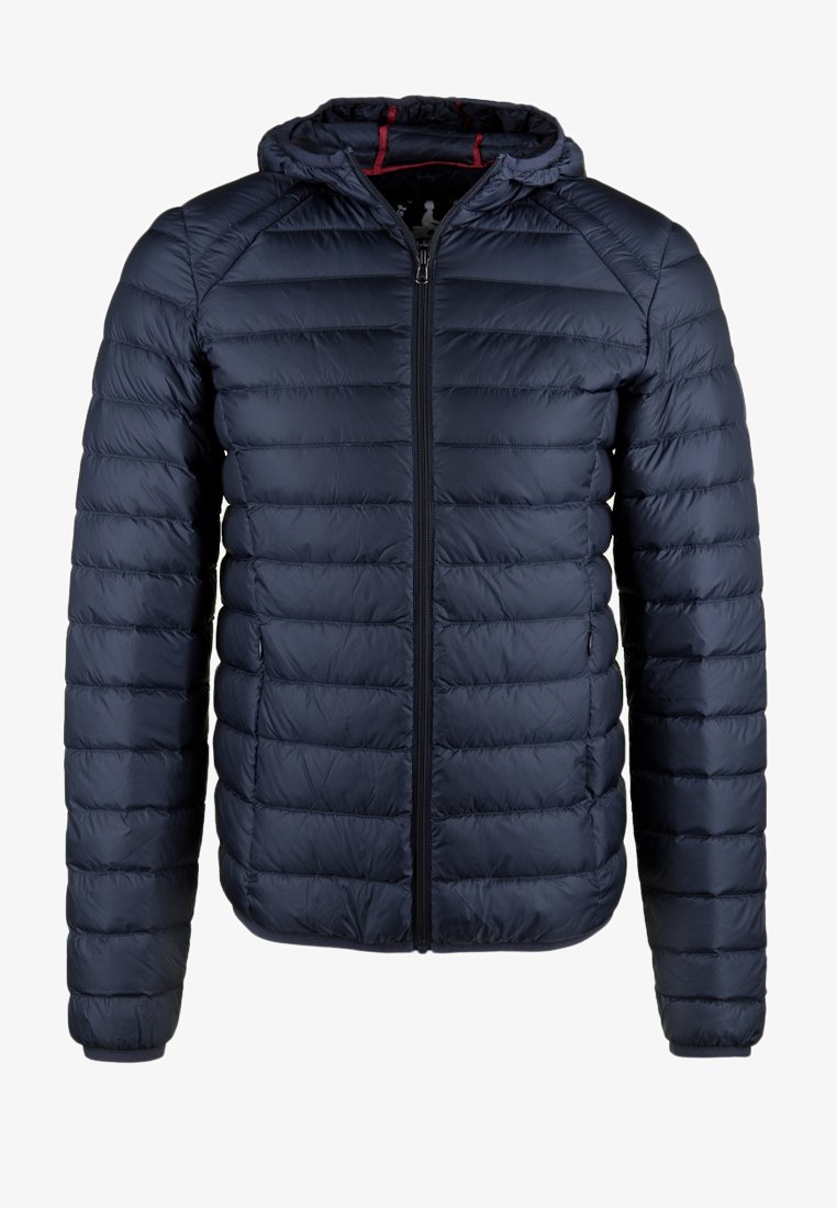 Giubbotto imbottito blu navy con zip frontale, cappuccio e design trapuntato. Presenta una texture liscia e una fodera interna rossa in contrasto.