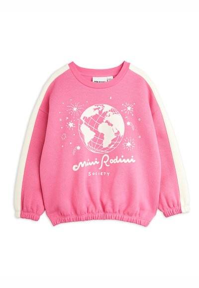 Roza trenerka z belimi detajli, vsebuje grafiko zemeljske krogle in napis "Mini Rodini Society". Narejena je iz mehkega blaga in ima udoben kroj.