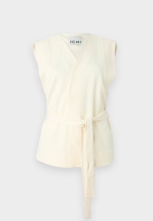 Elfenben fotsid wrap topp uten ermer med belte i livet, med teksturert stoff og V-halsdesign. Ingen tilleggsmønstre eller dekorelementer til stede.